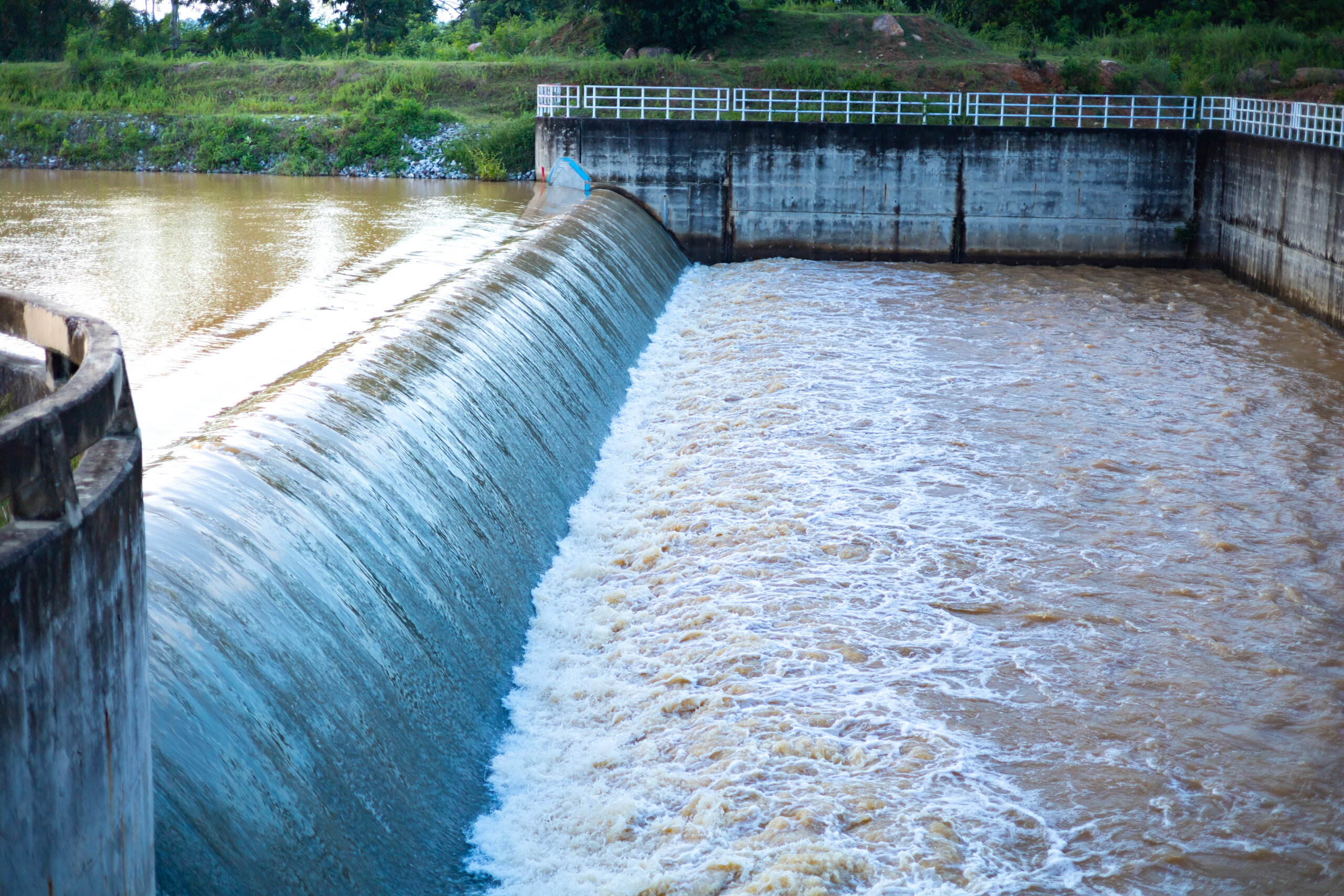 vecteezy_water-overflows-from-a-weir-caused-by-heavy-rain-in-thailand_32471637